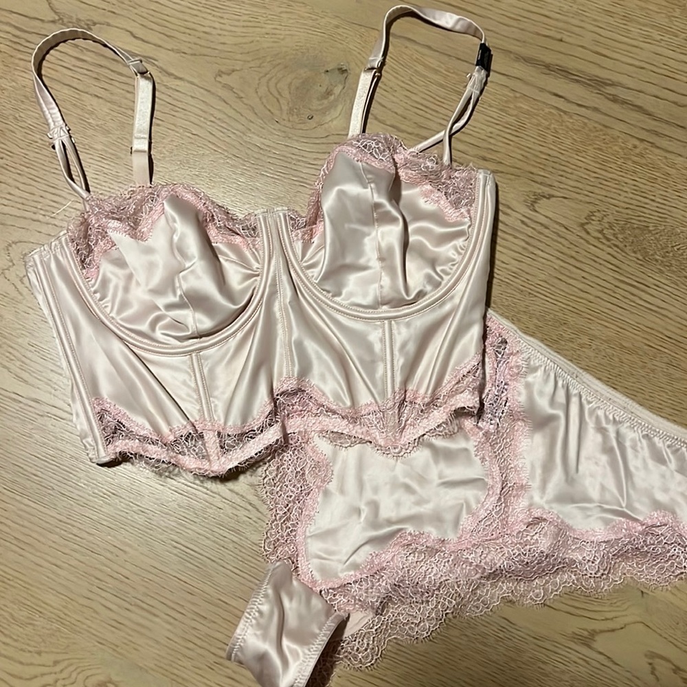 Victoria’s Secret dream angels lingerie set. Bra 36D, bottom L